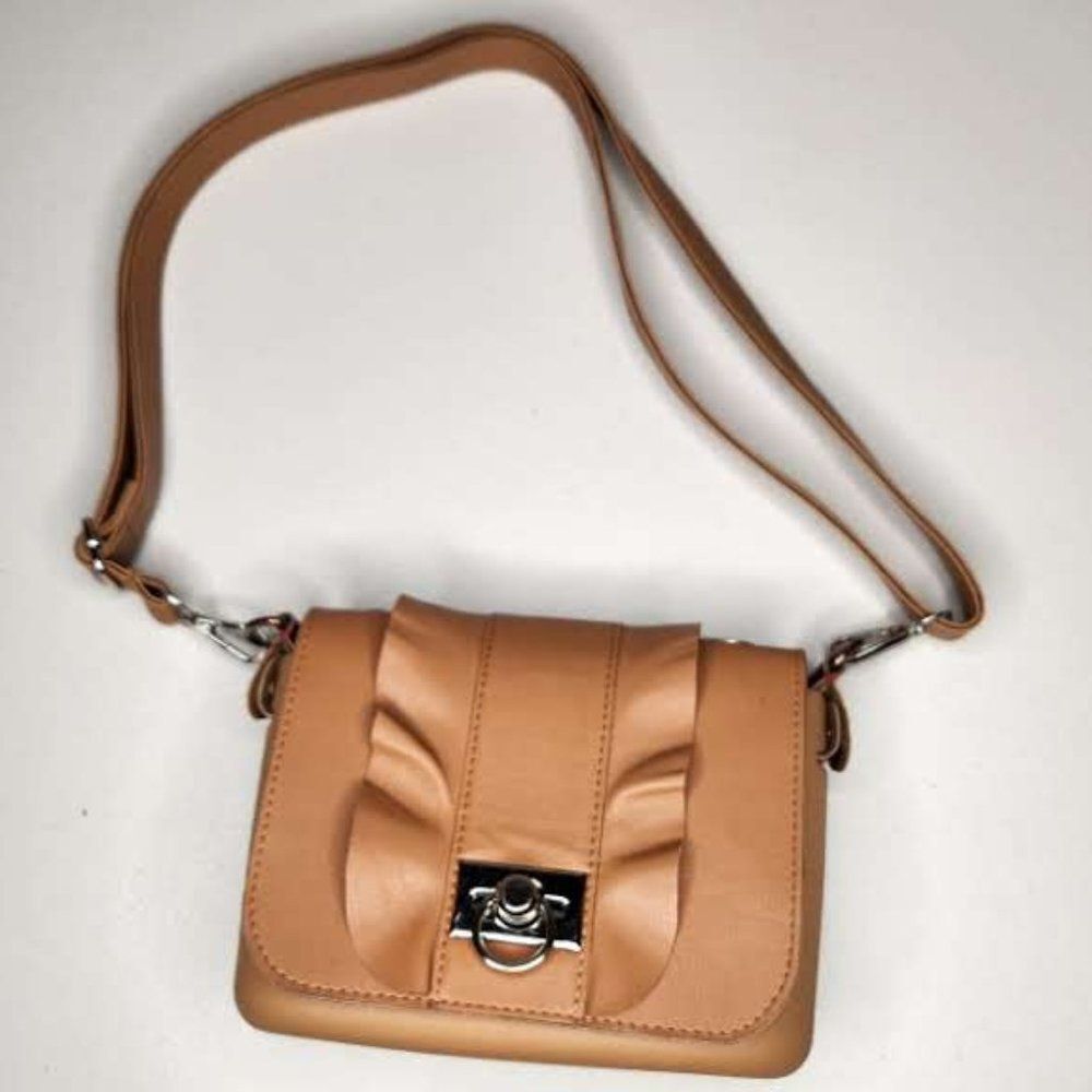 O bag chase Tan with flap And Adjustable Handle